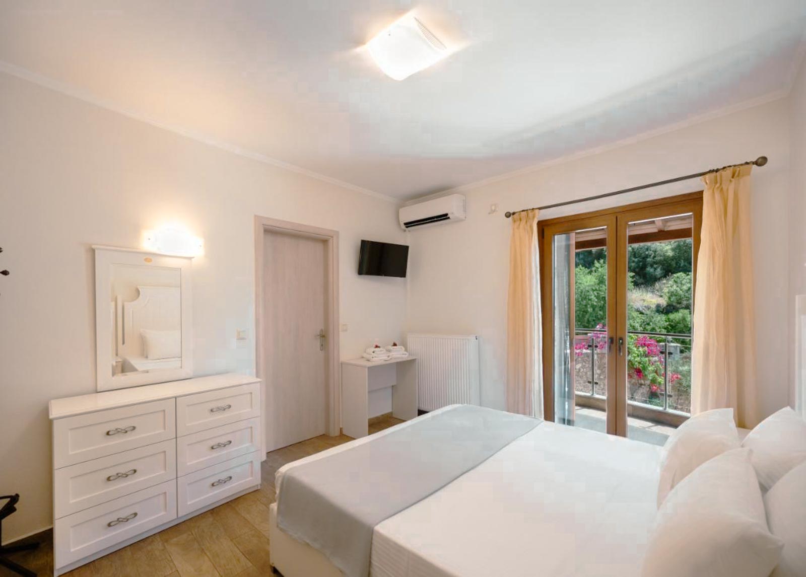 Bedroom with Garden View Balcony